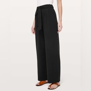 Lululemon Noir Pant - Tie Front Pant - Black - Size 6
